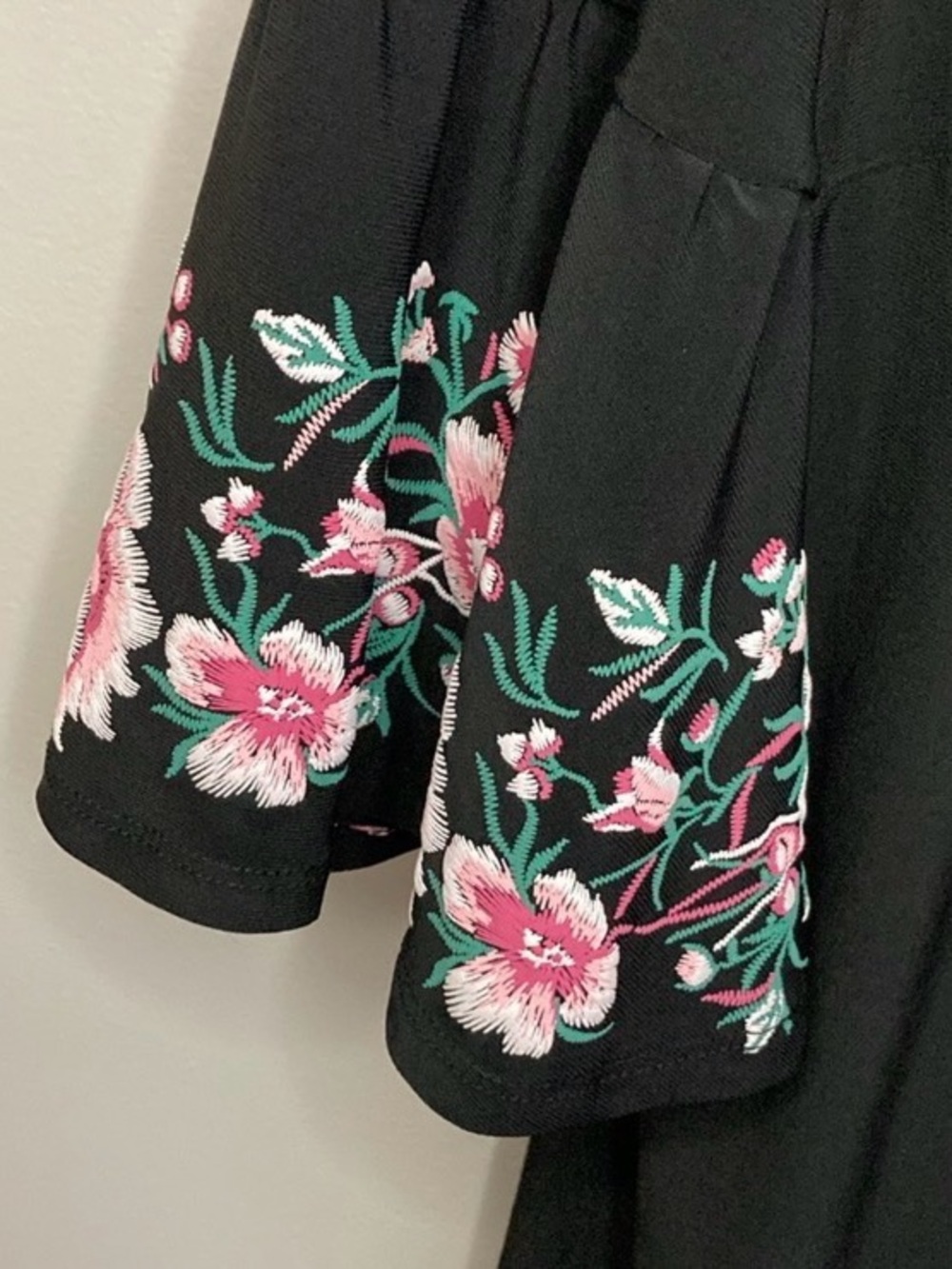Roz & Ali Black Floral-Trim V-Neck Dress, Women’s Size Large, Pink Flowers - Picture 5 of 10